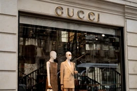 Một cửa hàng thời trang xa xỉ của Gucci ở trung tâm Paris. (Ảnh: Bloomberg)