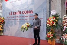 Chủ tịch UBND quận Hoàn Kiếm Phạm Tuấn Long phát biểu tại lễ khởi công. (Ảnh: Đinh Thuận/TTXVN)