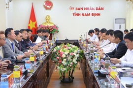 Buổi làm việc của Đoàn các nghị sỹ và doanh nghiệp của Nhật Bản với lãnh đạo tỉnh Nam Định. (Ảnh: Công Luật/TTXVN)
