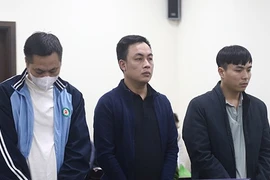 Ba cựu cảnh sát bắn chết dê của dân nghe tuyên án. (Ảnh: Báo Lao Động)