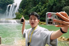 Vẻ đẹp nên thơ tại thác Hoàng Quả Thụ, tỉnh Quý Châu. (Ảnh: CTV/Vietnam+)
