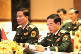 Đại tướng Phan Văn Giang, Ủy viên Bộ Chính trị, Phó Bí thư Quân ủy Trung ương, Bộ trưởng Quốc phòng phát biểu tại cuộc gặp. (Ảnh: Hoàng Minh/TTXVN)
