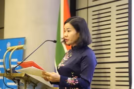 Bà Nguyễn Thị Tuyến, Ủy viên Ban chấp hành Trung ương Đảng, Phó Bí thư Thường trực Thành ủy Hà Nội phát biểu tại hội nghị. (Ảnh: Hồng Minh/TTXVN)