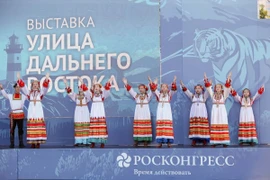 Tiết mục múa tại Lễ khai mạc Triển lãm "Phố Viễn Đông". (Ảnh: Lê Quang Vinh/TTXVN)