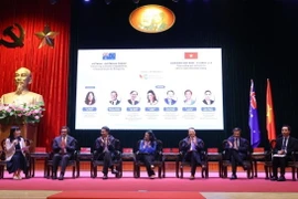 Các diễn giả tại Diễn đàn. (Ảnh: Văn Điệp/TTXVN)