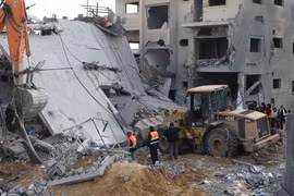 Một tòa nhà bị phá hủy sau cuộc không kích của Israel xuống thành phố Rafah, Dải Gaza ngày 16/2/2024. (Ảnh: THX/TTXVN)