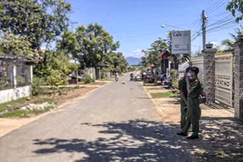 Công an khám nghiệm hiện trường. (Nguồn: laodong.vn)