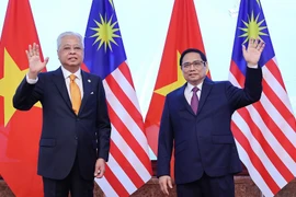 Thủ tướng Phạm Minh Chính và Thủ tướng Malaysia Dato’ Sri Ismail Sabri bin Yaakob chụp ảnh chung. (Ảnh: Dương Giang/TTXVN)