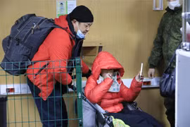 Anh Phạm Văn Duẩn có con gái Phạm Lan Anh sơ tán từ vùng chiến sự Kherson của Ukraine về Nga. (Ảnh: Trần Hiếu/TTXVN)