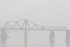 Khu vực Long Biên có chỉ số ô nhiễm không khí lên tới 238 đơn vị. (Ảnh: Tuấn Đức/TTXVN)