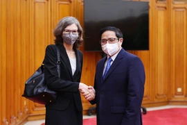 Thủ tướng Phạm Minh Chính tiếp Đại sứ Canada Deborah Anne Paul. (Ảnh: Dương Giang/TTXVN)