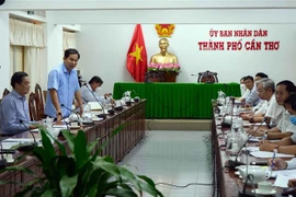 Bí thư Thành ủy Cần Thơ Lê Quang Mạnh phát biểu tại cuộc họp. (Ảnh: Thanh Liêm/TTXVN)
