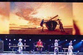 Chương trình nghệ thuật truyền thống “Nhớ Hội An” (Miss Hoi An) tại sân khấu ngoài trời Dubai Millennium Amphitheater với sức chứa hơn 2000 gây ấn tượng với nhiều khách quốc tế.