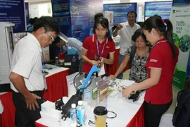 Các thiết bị, điều khiển tưới được trưng bày tại Techmart. (Ảnh: Tiến Lực/TTXVN)
