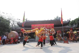 Múa rồng tại Lễ hội đền Đồng Cổ năm 2019. (Ảnh: Hoa Mai/TTXVN)