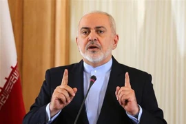Ngoại trưởng Iran Mohammad Javad Zarif phát biểu tại một cuộc họp báo ở Tehran. (Nguồn: AFP/TTXVN)