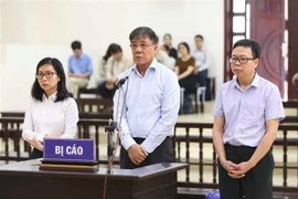 Các bị cáo Vũ Thị Ngọc Lan, Đỗ Văn Khạnh và Nguyễn Tuấn Hùng tại phiên tòa. (Ảnh: Doãn Tấn/TTXVN)