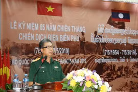 Tùy viên Quốc phòng Việt Nam tại Lào, Đại tá Tào Văn Thái, phát biểu tại buổi lễ. (Ảnh: Xuân Tú/TTXVN)