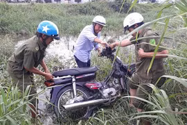 Long An: Truy bắt hai đối tượng tấn công cảnh sát hình sự