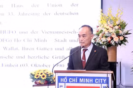 Ông Nguyễn Anh Tuấn, Chủ tịch Hội hữu nghị Việt Nam-Đức Thành phố Hồ Chí Minh, phát biểu tại buổi họp mặt. (Ảnh: Xuân Khu/TTXVN)