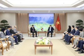 Thủ tướng Phạm Minh Chính tiếp Quốc vụ khanh phụ trách thương mại quốc tế, Bộ Ngoại thương UAE Thani bin Ahmed Al Zeyoudi. (Ảnh: Dương Giang/TTXVN)