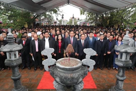 Dâng hương tưởng niệm Đại danh y Hải Thượng Lãn Ông Lê Hữu Trác