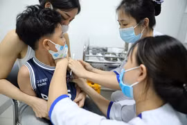 Cầm tiêm vaccine kịp thời để khống chế nhiều bệnh truyền nhiễm