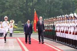 Thủ tướng chủ trì Lễ đón Thủ tướng CH Séc thăm chính thức Việt Nam