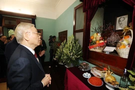 Tổng Bí thư dâng hương tưởng niệm Chủ tịch Hồ Chí Minh