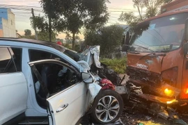 7 người thương vong trong vụ ôtô tải va chạm xe con ở Lâm Đồng