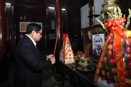 Thủ tướng dâng hương tưởng niệm Cố Thủ tướng Phạm Văn Đồng