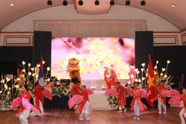 Lào: Tết Cộng đồng đầm ấm và thắm tình hữu nghị tại Pakse 
