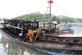 Nghệ An: Ngư dân 'trắng tay' sau hỏa hoạn ở cảng cá Lạch Quèn