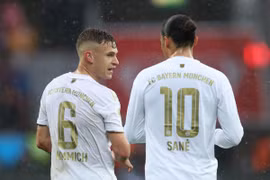 Bayern Munich mất ngôi đầu Bundesliga vào tay Borussia Dortmund