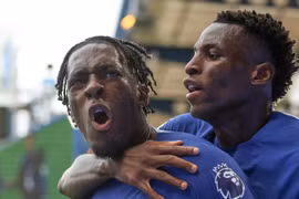 Chelsea và Liverpool chia điểm trong ngày ra quân Premier League