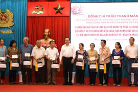 Phó Chủ tịch Quốc hội Trần Thanh Mẫn tặng quà Tết tại Bạc Liêu