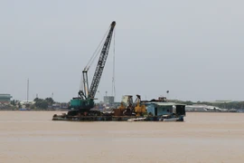 Đồng Tháp cam kết cung cấp 7,4 triệu m3 cát để làm đường cao tốc