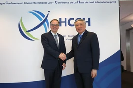 Chánh án Tòa án Nhân dân Tối cao Nguyễn Hòa Bình làm việc tại Hà Lan