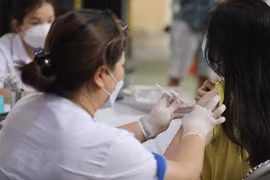 Rà soát đối tượng, tăng cường tiêm chủng vaccine ngừa COVID-19