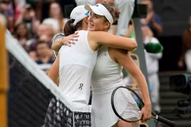 Tay vợt số 1 thế giới bị loại sau thất bại sốc ở tứ kết Wimbledon