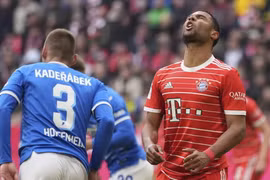Bundesliga: Bayern hòa trên sân nhà, Dortmund chia điểm 'điên rồ'