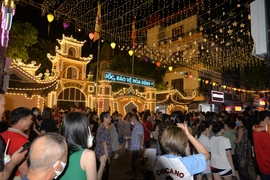 Quảng Ninh khai trương tuyến phố đi bộ Bài Thơ tại Hạ Long