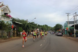 Gần 900 vận động viên tham gia 'Chinh phục đỉnh cao Bà Rá'