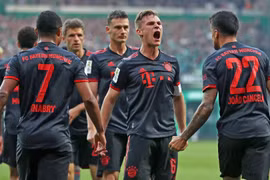 Bayern Munich tiến gần ngôi vương Bundesliga sau trận thắng nhọc