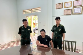 Bàn giao đối tượng liên quan vụ giết người, lẩn trốn ở Campuchia