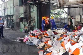 Phú Thọ: Tiêu hủy hơn 4 tấn thực phẩm bánh, kẹo không rõ nguồn gốc