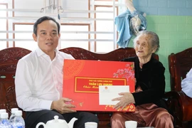 Phó Thủ tướng Trần Lưu Quang chúc Tết, tặng quà tại tỉnh Ninh Thuận