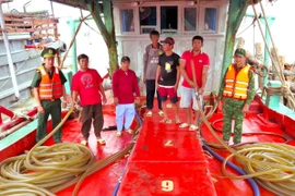 Cà Mau: Phát hiện tàu cá vận chuyển trái phép hơn 20.000 lít dầu DO