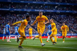 Bỏ xa Real đến 14 điểm, Barcelona vô địch La Liga sớm 4 vòng đấu