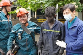 Giải cứu hai công nhân mắc kẹt hơn 12 tiếng dưới lò khai thác than